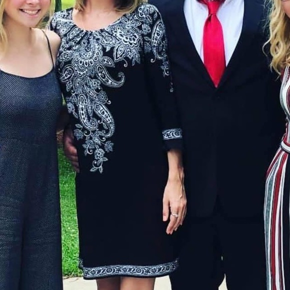 Maggy London Black three quarters sleeve white design dress. Knee length size 6 - Picture 5 of 5